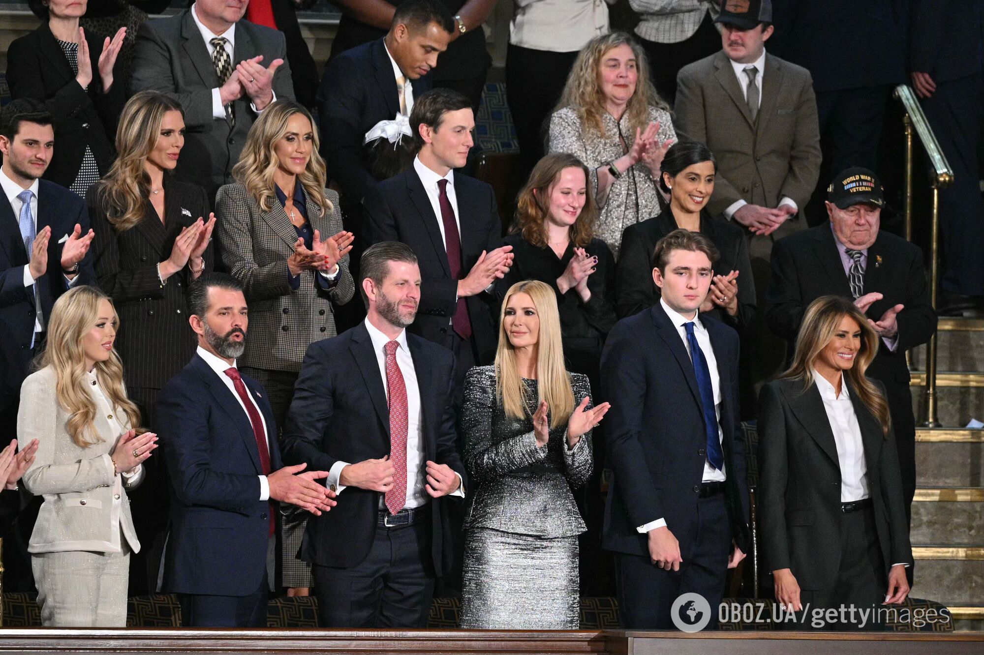 "Скучная" Мелания и Иванка в костюме "старого телевизора": женщин семьи Трампа высмеяли из-за неудачных образов в Конгрессе. Фото
