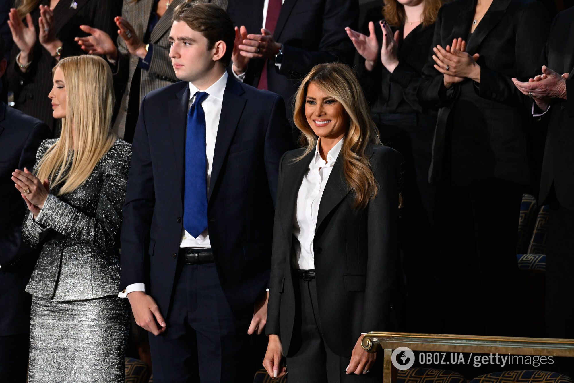 "Скучная" Мелания и Иванка в костюме "старого телевизора": женщин семьи Трампа высмеяли из-за неудачных образов в Конгрессе. Фото