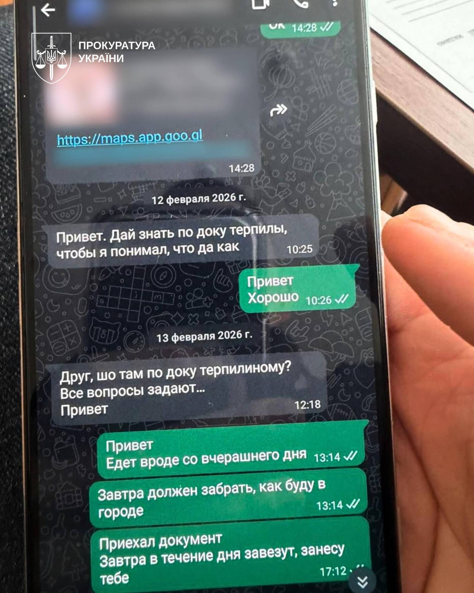 Вклеивали фото военнообязанных в удостоверения иностранцев: на Днепропетровщине разоблачили схему уклонения от мобилизации. Фото