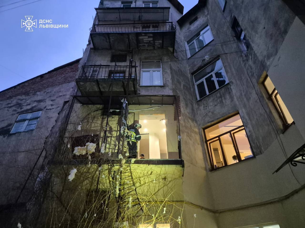 Во Львове в результате взрыва в квартире травмированы два человека: все подробности. Фото