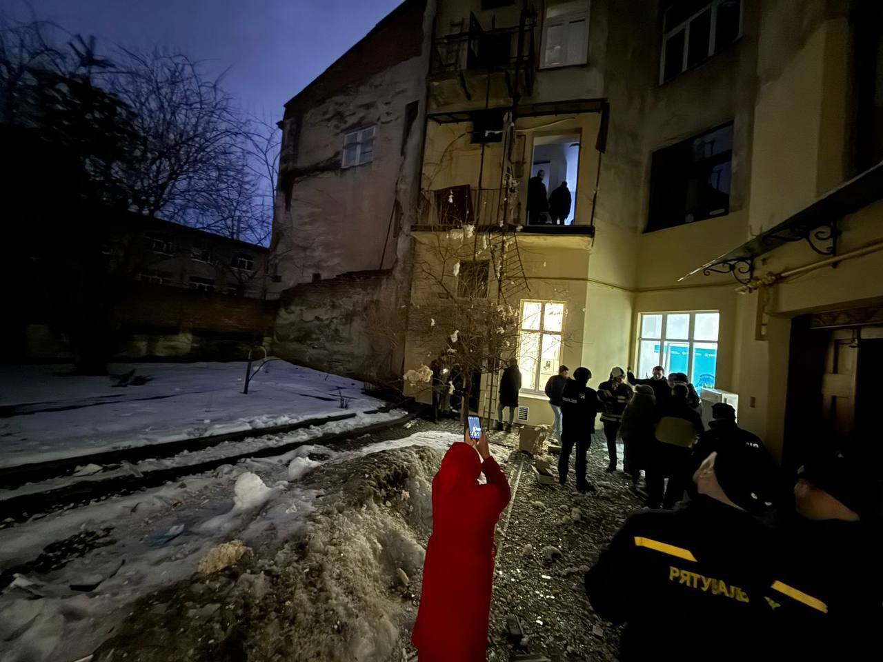 Во Львове в результате взрыва в квартире травмированы два человека: все подробности. Фото