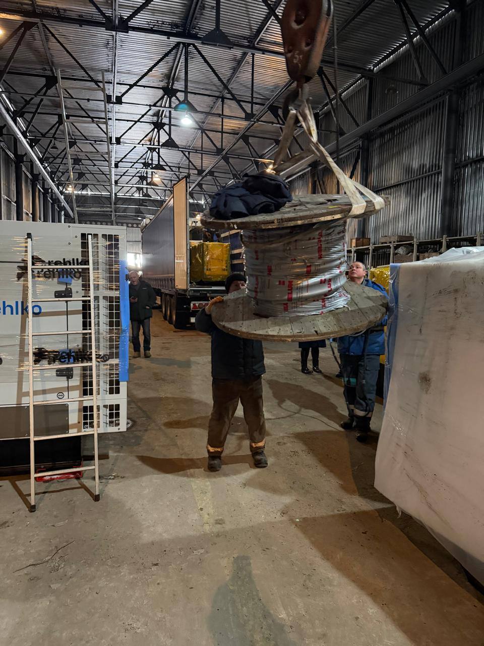 Генераторы и оборудование для их подключения: Киев получил очередную партию помощи. Подробности и фото