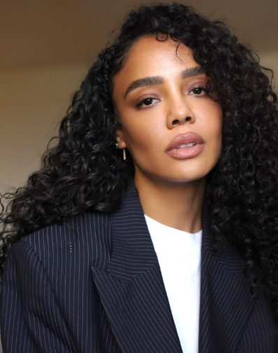 Самые романтичные прически весны-2026: как добавить чувственности своему образу