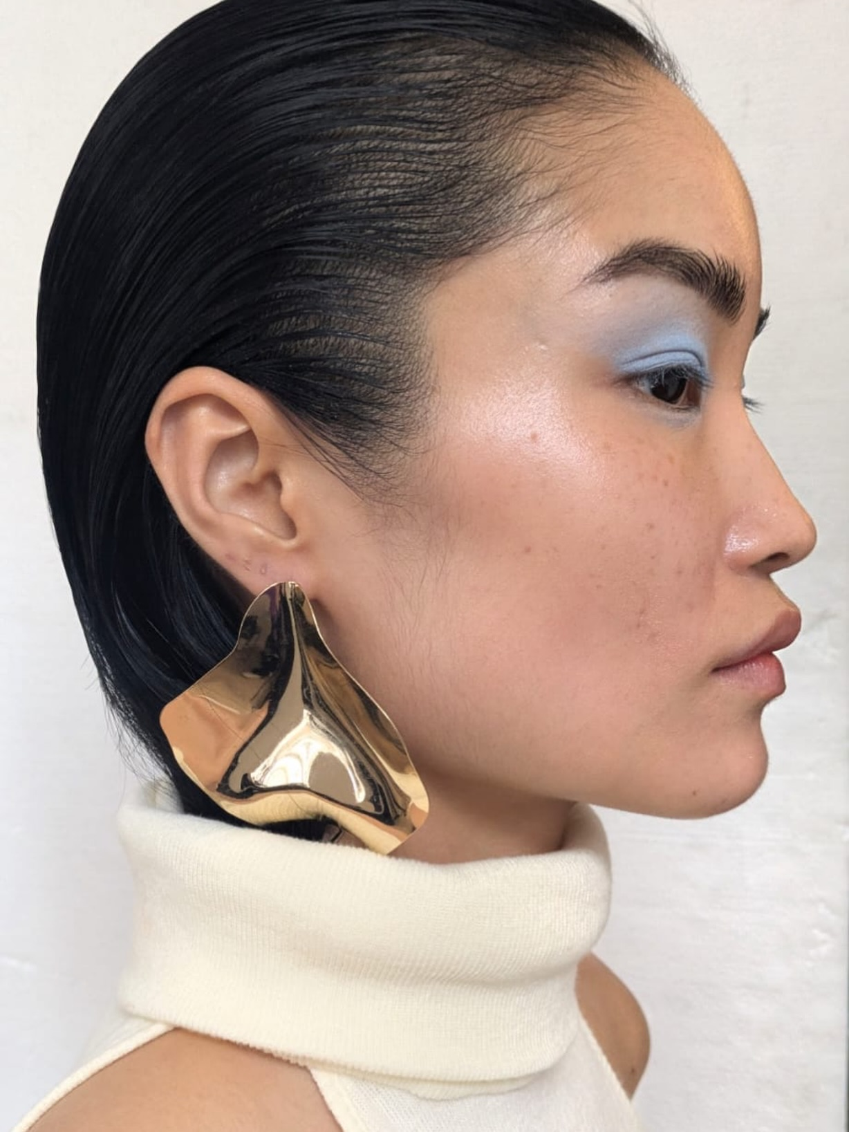 Гламурний гранж, блискітки і рум’яна: топ-7 трендів макіяжу на весну 2026 року