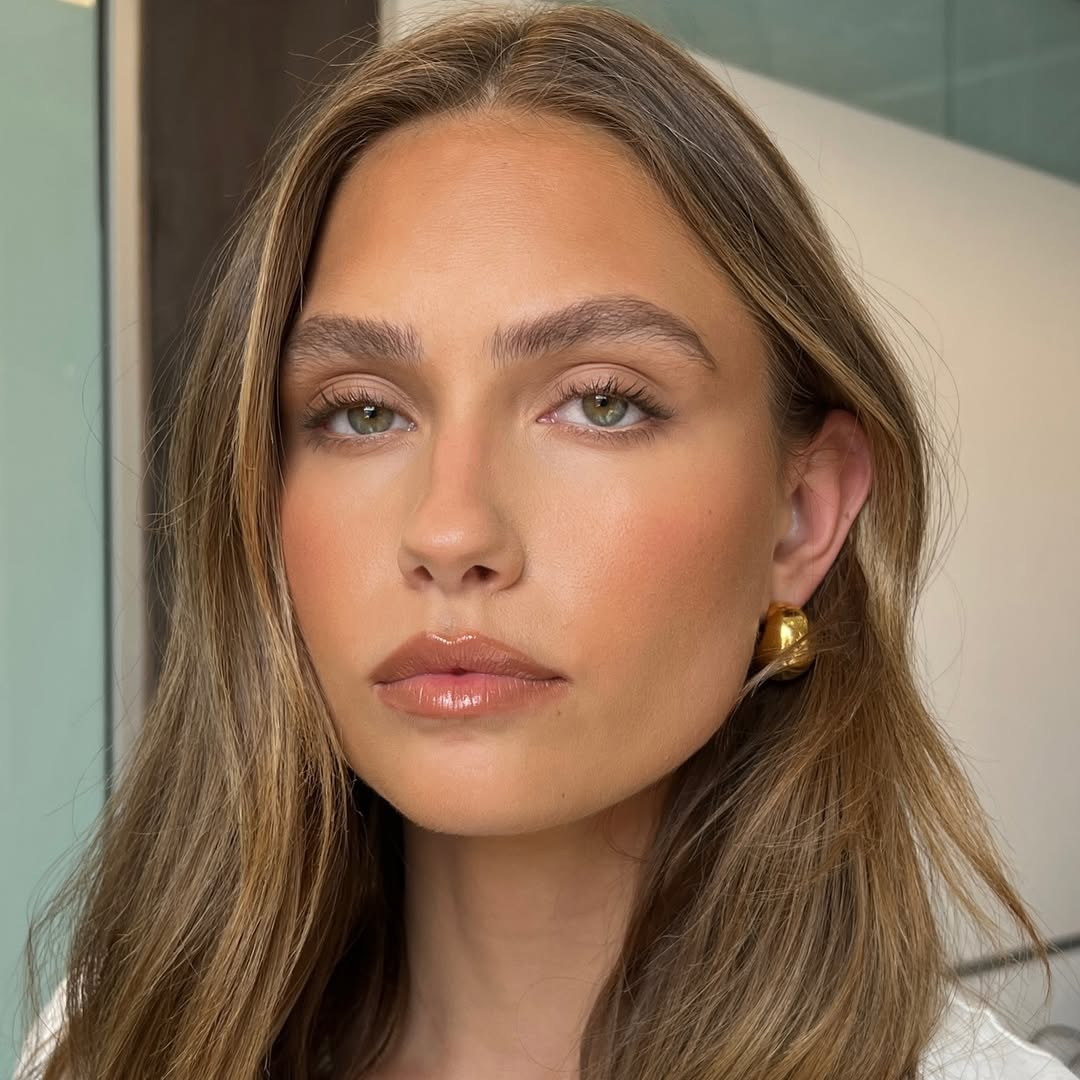 Гламурний гранж, блискітки і рум’яна: топ-7 трендів макіяжу на весну 2026 року