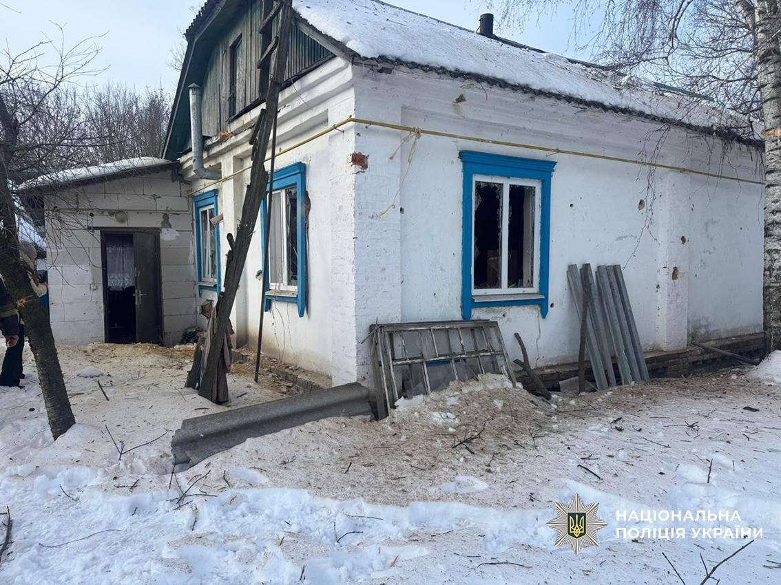 Окупанти вдарили по Чернігівщині: горів будинок, постраждали люди. Фото