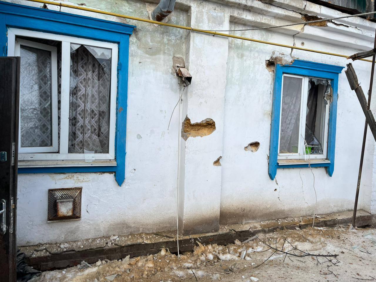 Окупанти вдарили по Чернігівщині: горів будинок, постраждали люди. Фото