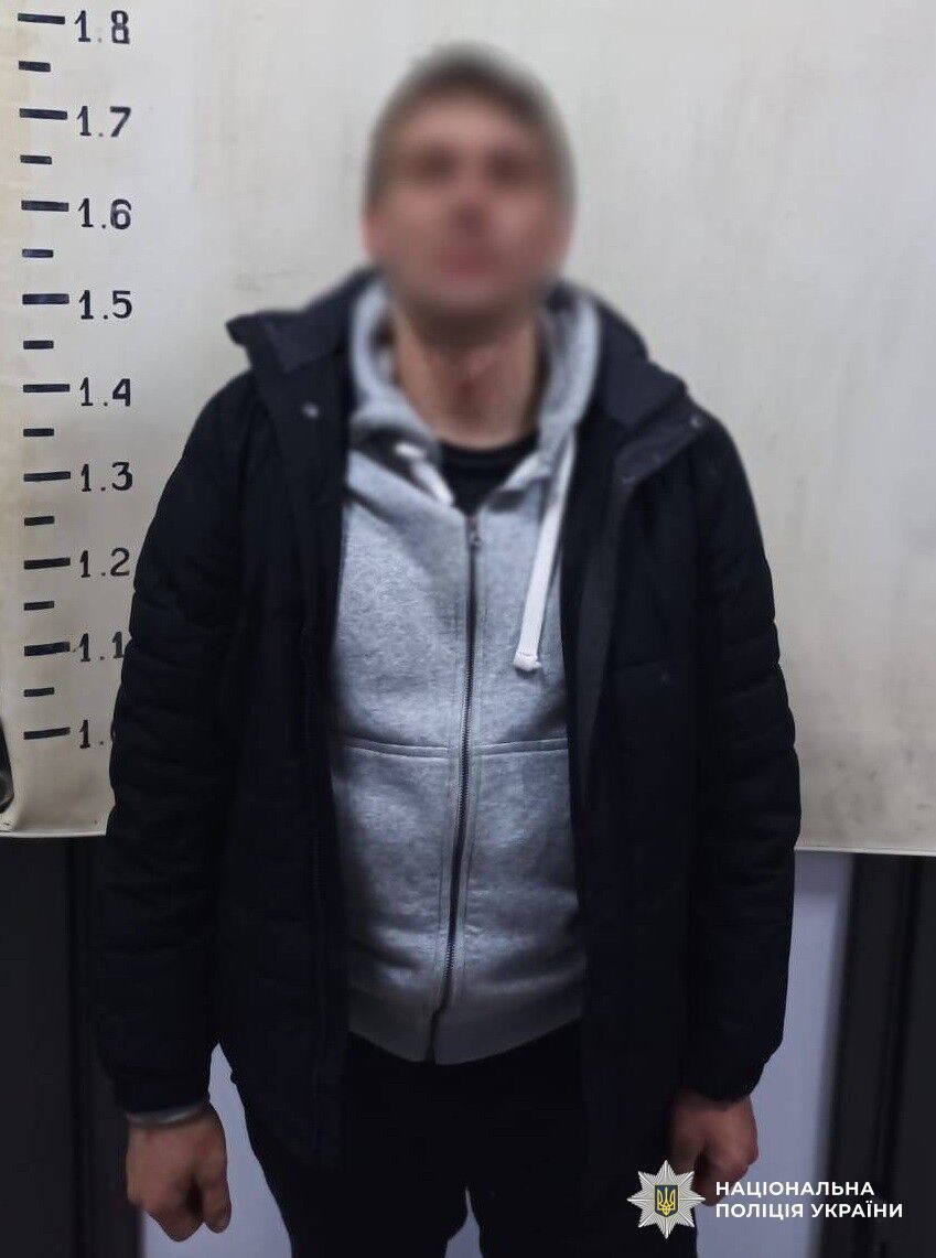 У Києві чоловік напав з кулаками на медиків, які приїхали йому допомогти. Подробиці та фото