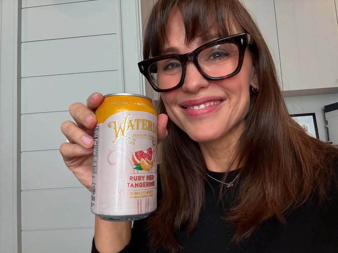 Для женщин, которые не хотят колоть ботокс: секрет "омолаживающей" стрижки 53-летней Дженнифер Гарнер