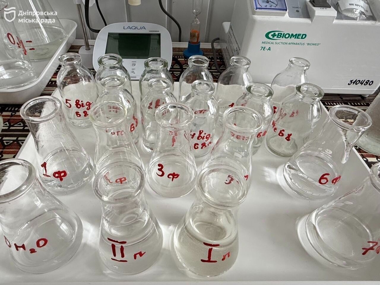 Контроль якості 24/7: у Дніпрі лабораторію водоканалу оснастили сучасною технікою