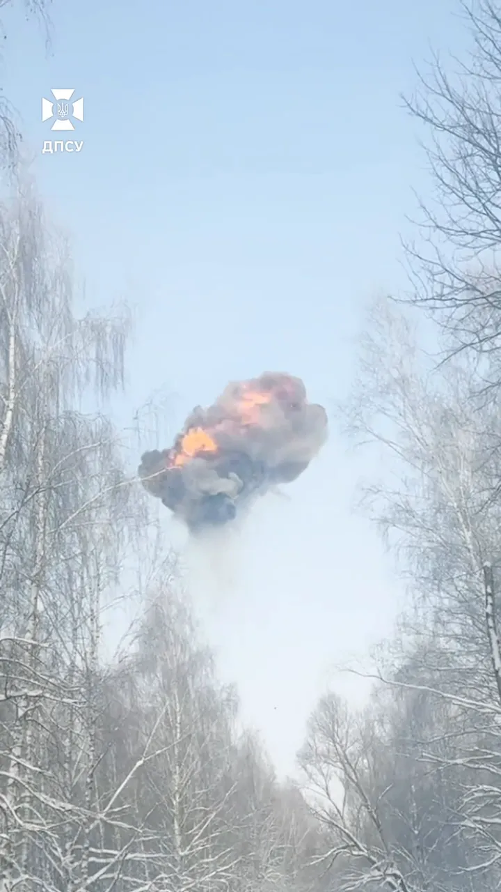 Українські прикордонники ефектно збили "Шахед" зі стрілецької зброї: момент потрапив на відео