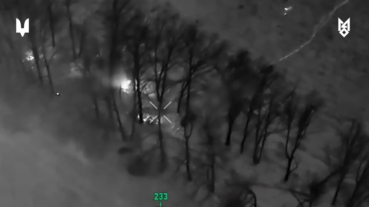 Группа ССО зашла во вражеский тыл, заложила взрывчатку и сорвала просачивание противника. Видео операции