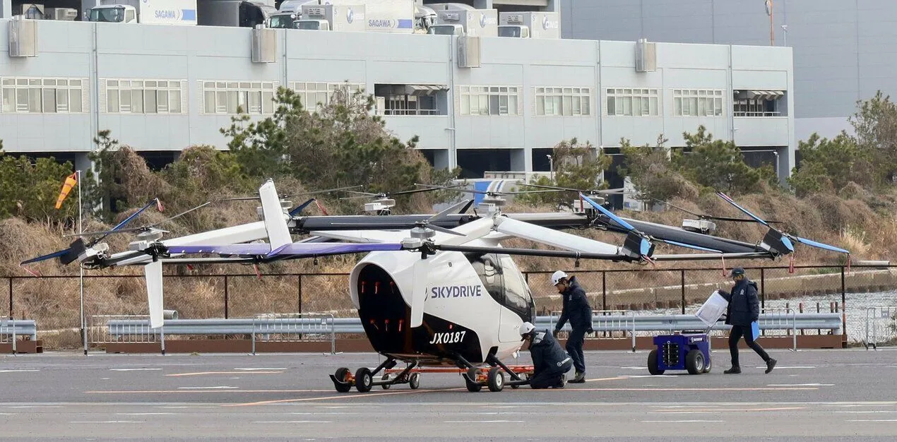 В Токио впервые испытали летающий автомобиль SkyDrive. Видео