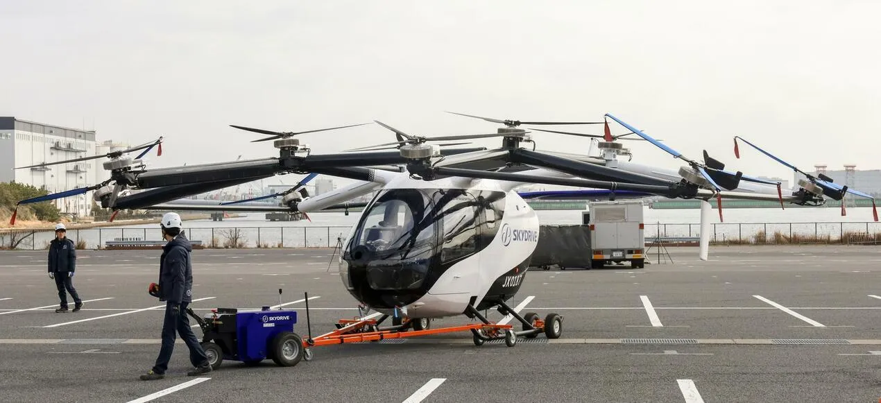 В Токио впервые испытали летающий автомобиль SkyDrive. Видео