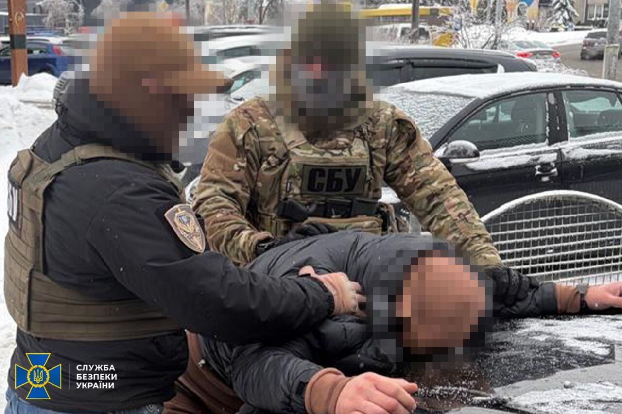 За "услуги" брали от 5 до 21 тыс. долларов: в Украине разоблачили еще семь "уклонистских схем" в разных регионах. Фото