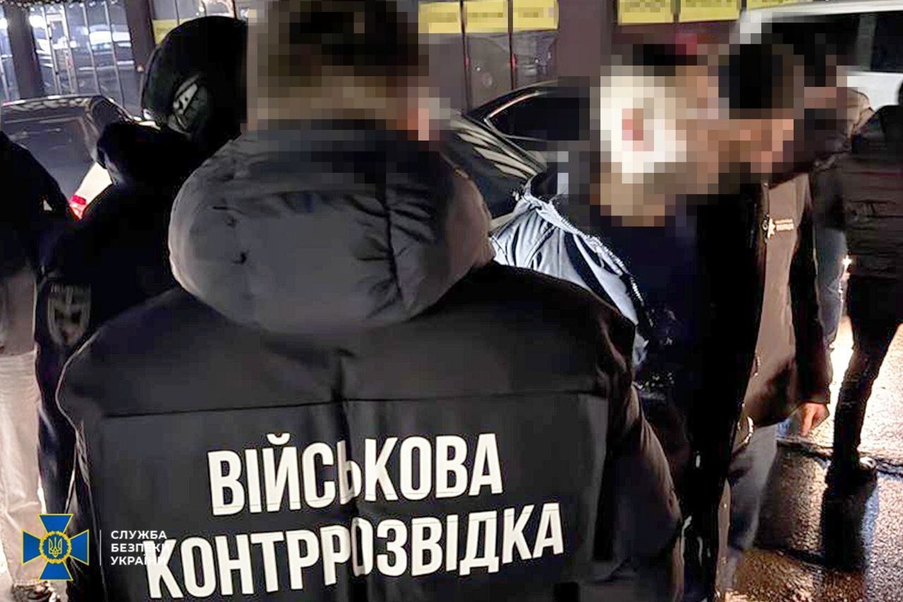 За "услуги" брали от 5 до 21 тыс. долларов: в Украине разоблачили еще семь "уклонистских схем" в разных регионах. Фото