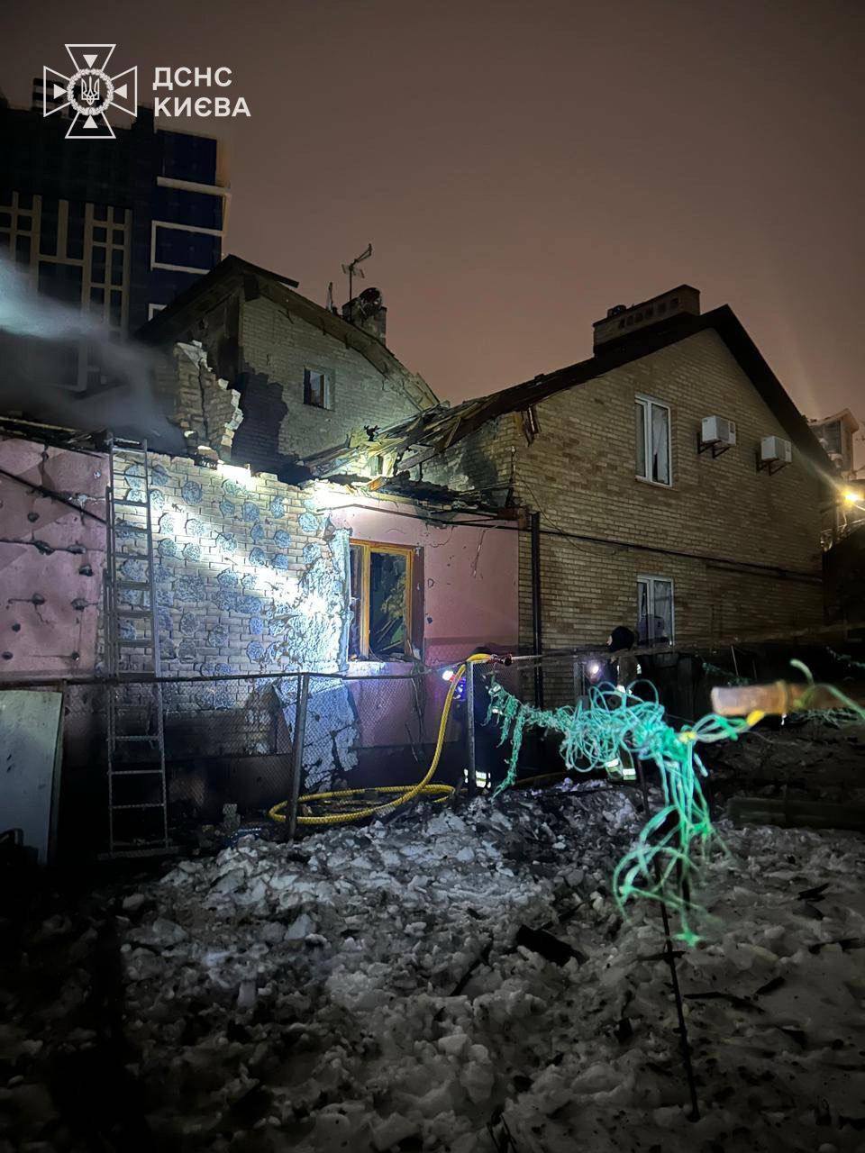 Россия атаковала Киев дронами и ракетами: произошли пожары. Фото и видео