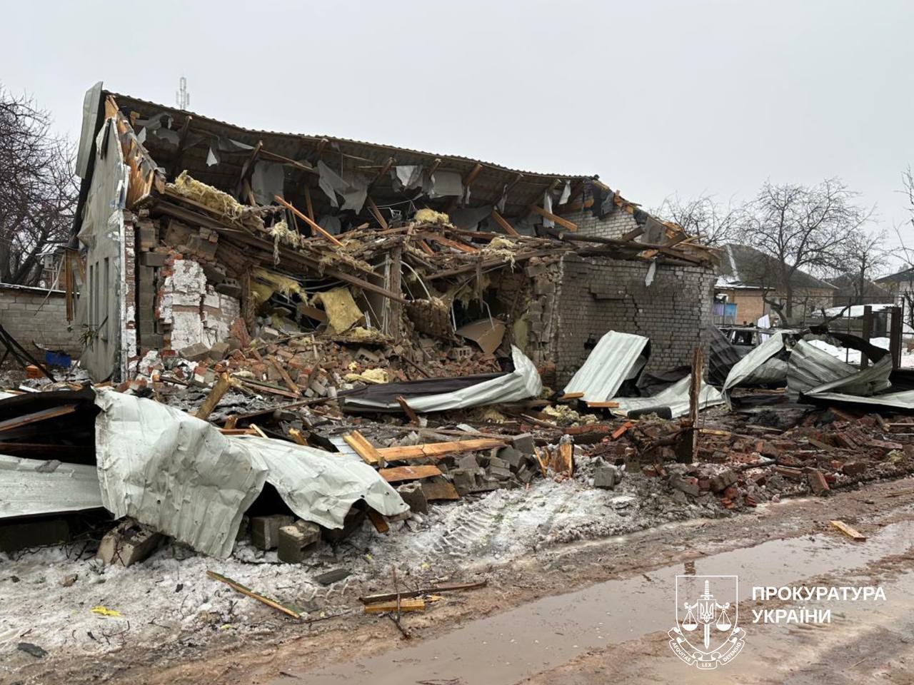 Харьков и область находились под комбинированной атакой РФ: пострадали 14 человек, среди них – ребенок. Фото