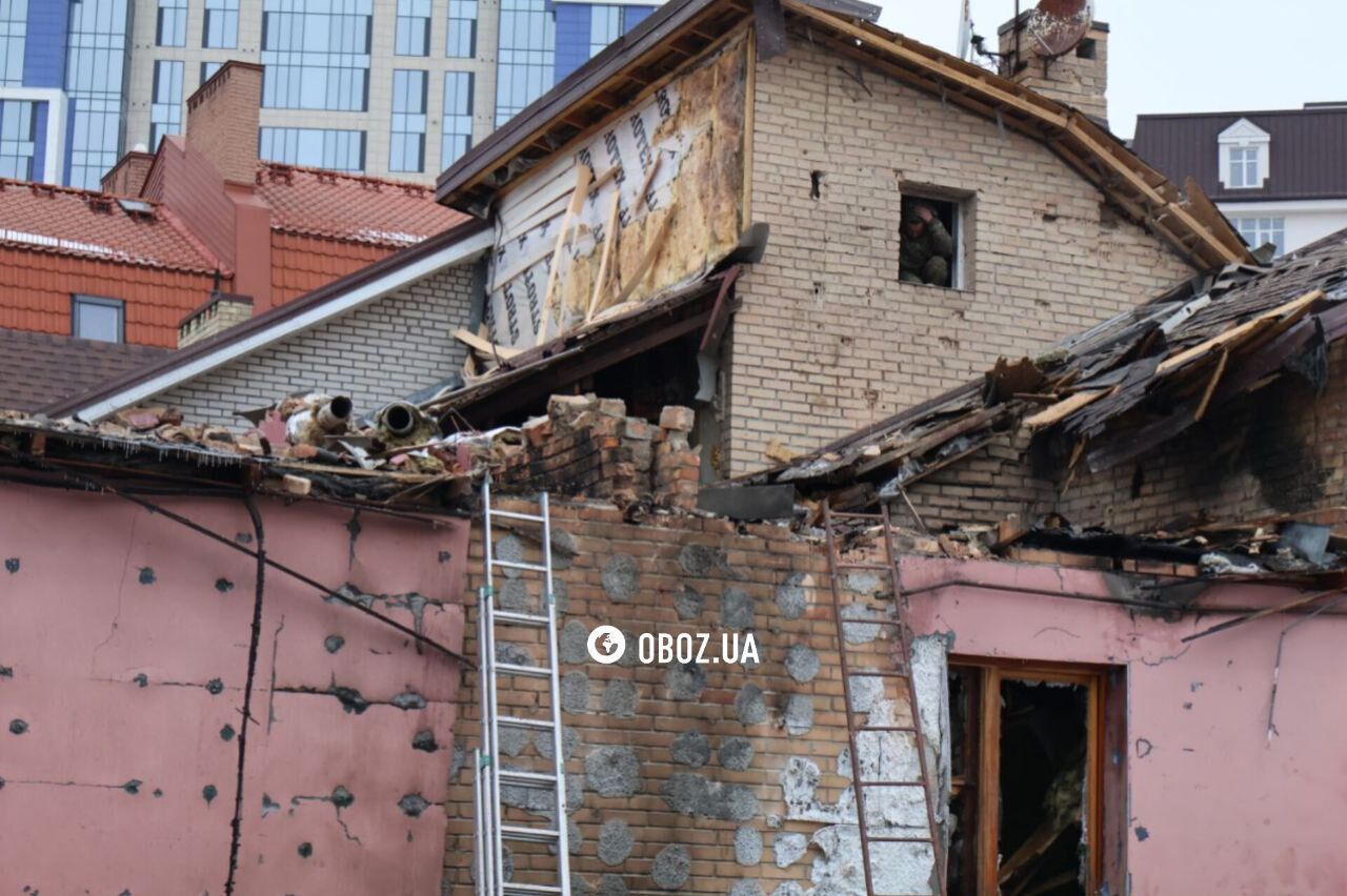 Поврежденный дом и дыра в потолке: последствия атаки РФ на Печерск в Киеве. Фото и видео