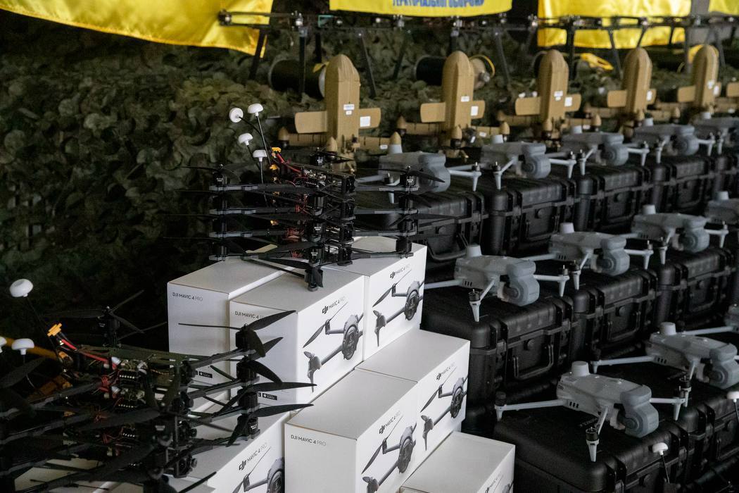 Бійці 112-ї бригади Тероборони Києва отримали ще майже 2 тисячі дронів від столиці: Кличко показав фото