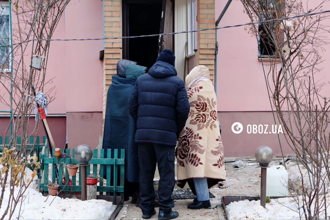 Поврежденный дом и дыра в потолке: последствия атаки РФ на Печерск в Киеве. Фото и видео