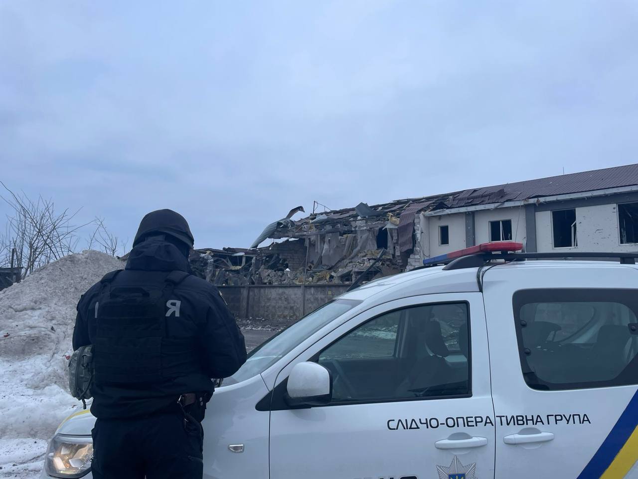 Повреждены дома и авто: в полиции рассказали о последствиях российской атаки на Киевщину. Подробности и фото