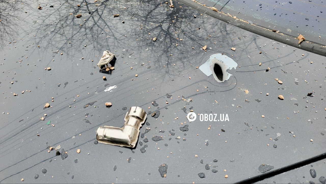 Поврежденный дом и дыра в потолке: последствия атаки РФ на Печерск в Киеве. Фото и видео