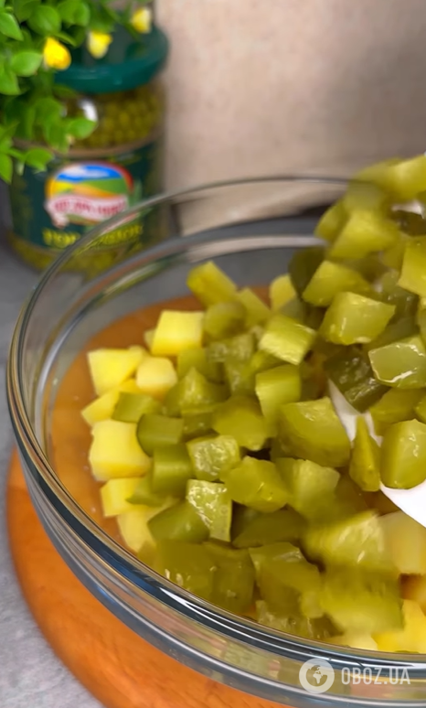 Смачний домашній салат з картоплею та оселедцем: спробуйте страву з улюбленими поєднаннями