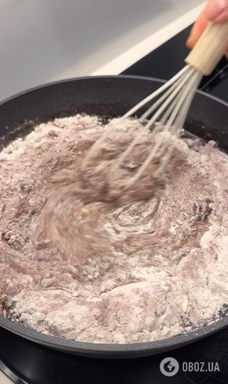 Вкусный шоколадный пирог на сковородке: готовится без лишней мороки