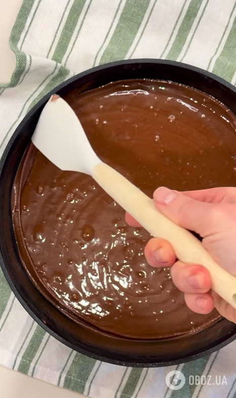 Вкусный шоколадный пирог на сковородке: готовится без лишней мороки