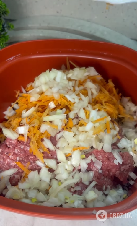 Соковиті домашні гречаники з грибним соусом: як приготувати