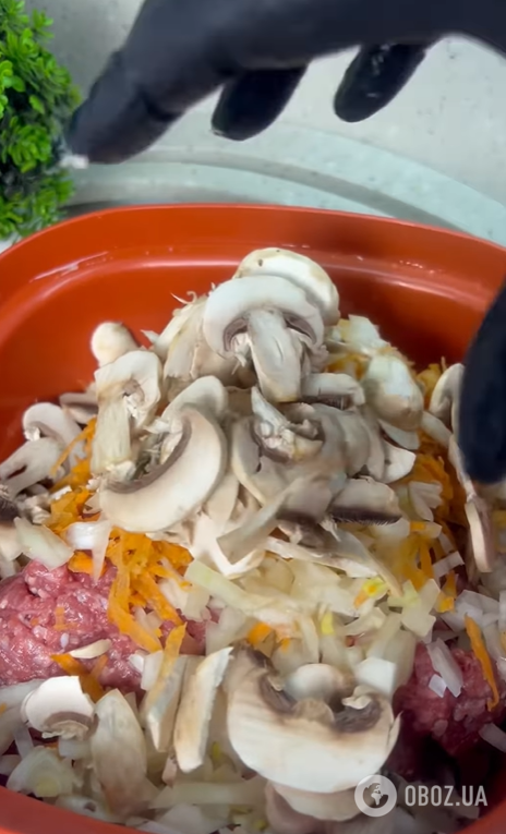 Соковиті домашні гречаники з грибним соусом: як приготувати