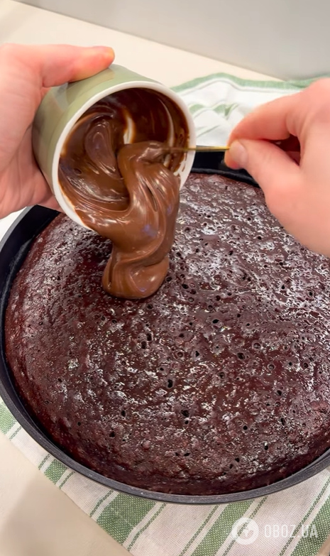 Вкусный шоколадный пирог на сковородке: готовится без лишней мороки