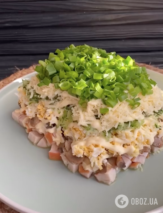 Салат "Святковий" із філе, яєць та огірка: найпростіший рецепт ситної страви