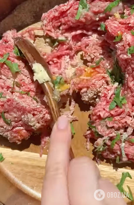 Сытные мясные митболы с пикантным соусом: рецепт блюда, которое вкуснее за котлеты и голубцы