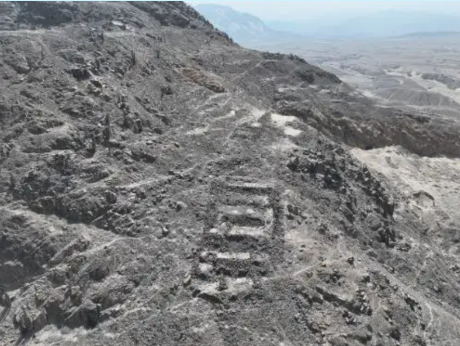 Археологи нашли 1000-летнюю священную дорогу и храм в Перу. Фото