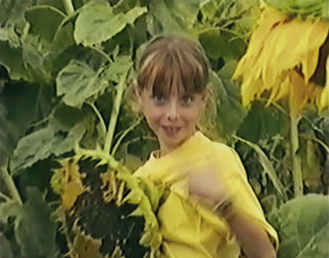 Виступала в нічних клубах з 12 років: Надя Дорофєєва показала фото та відео з дитинства, які майже ніхто не бачив