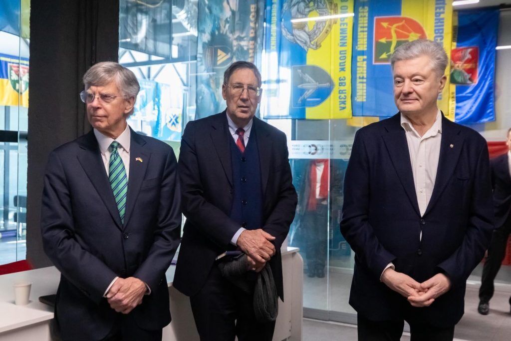 Говорили про єдність ЄС та США і тиск на Росію: Порошенко зустрівся з американськими дипломатами