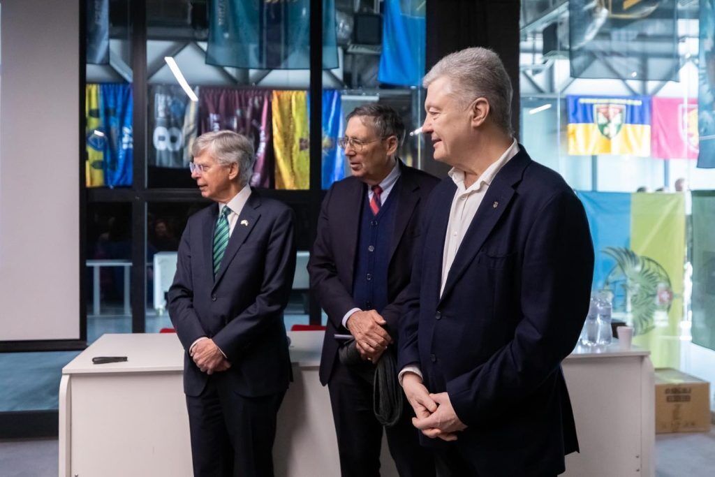 Говорили про єдність ЄС та США і тиск на Росію: Порошенко зустрівся з американськими дипломатами