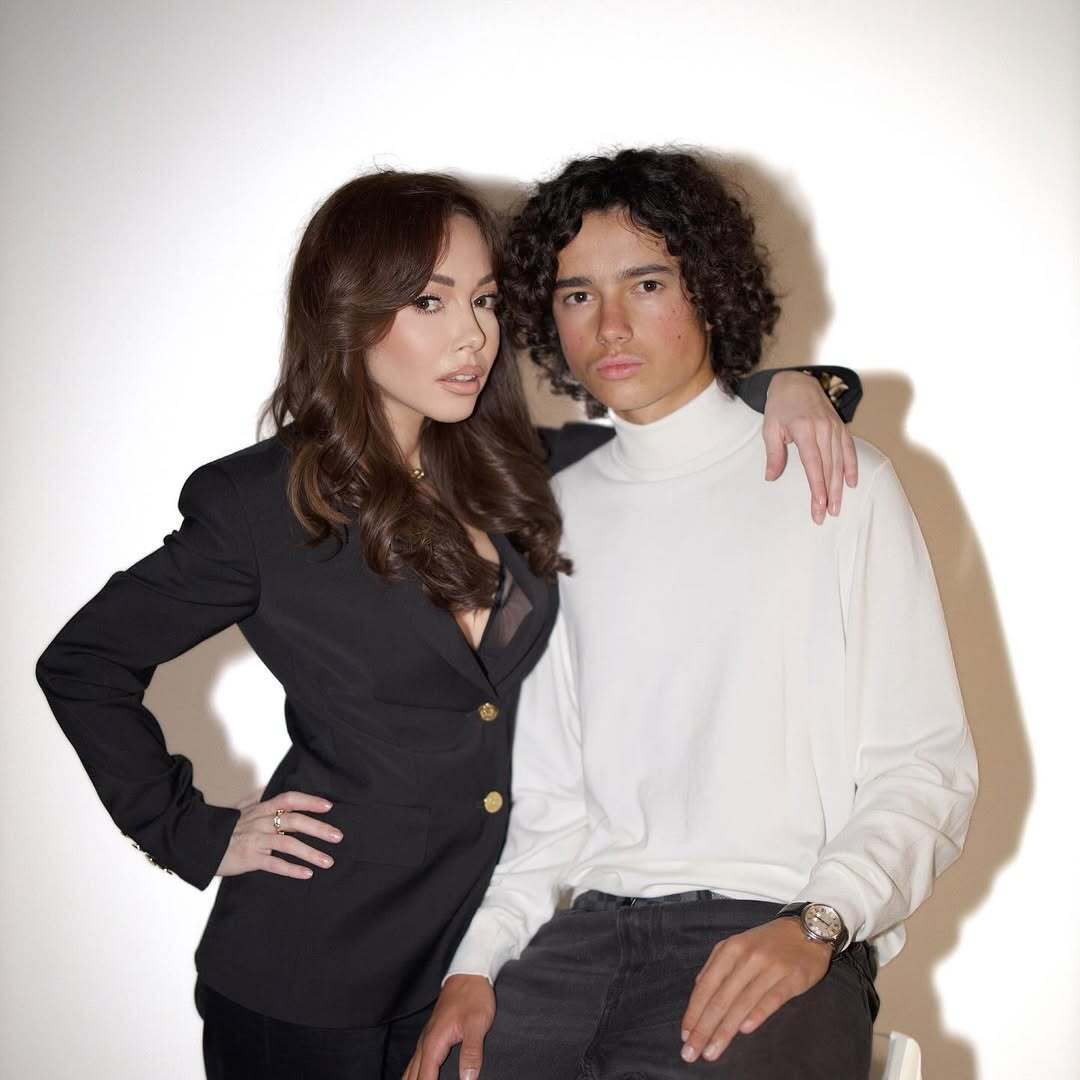 Звезды в шоке, подписчики не верят своим глазам: сын Екатерины Кухар изменился до неузнаваемости и поразил сеть фотосессией с мамой