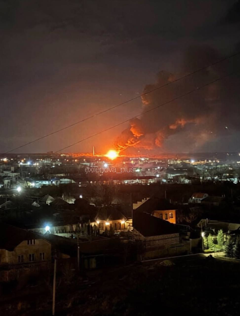 В Генштабе подтвердили поражение нефтебазы в Луганске и рассказали об ударах по другим логистическим объектам врага. Фото и видео