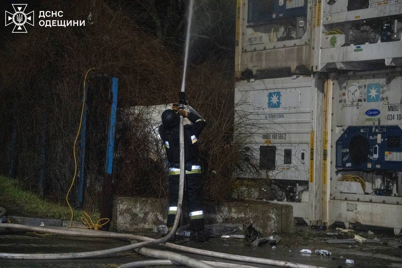Окупанти атакували цивільну та портову інфраструктуру Одещини: є постраждалі. Фото і відео