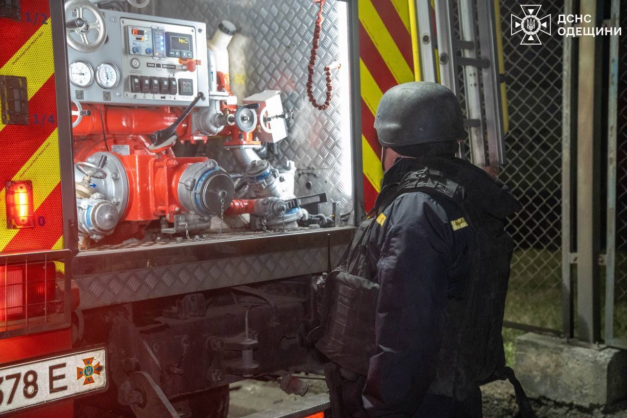 Окупанти атакували цивільну та портову інфраструктуру Одещини: є постраждалі. Фото і відео