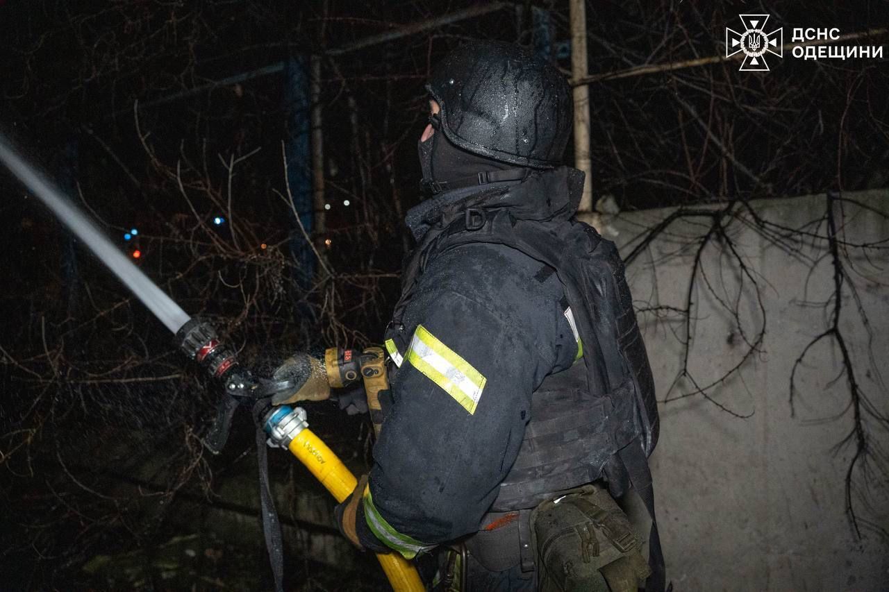 Окупанти атакували цивільну та портову інфраструктуру Одещини: є постраждалі. Фото і відео