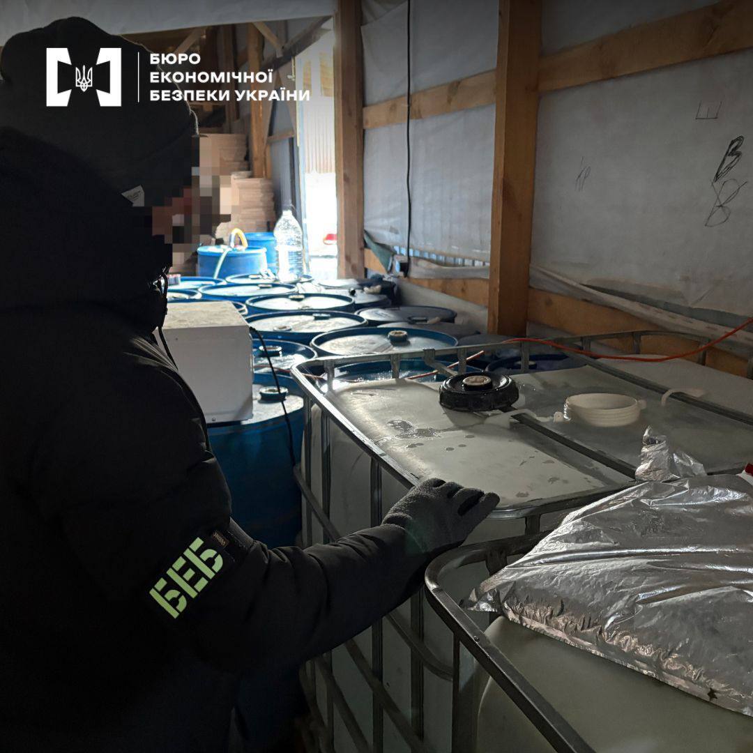 В Киеве изготавливали поддельные ром, водку и виски