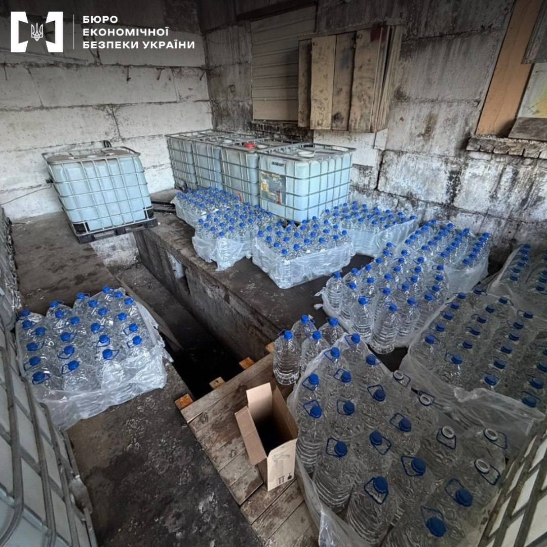 Тетрапаки с готовой продукцией.