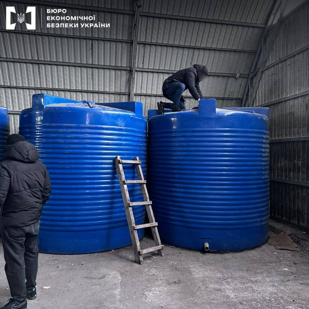 Изъято 50 тонн спиртовой смеси