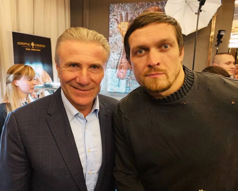 "Это невероятно! Я искренне рад": Усик отреагировал на призыв лишить Бубку звания Героя Украины