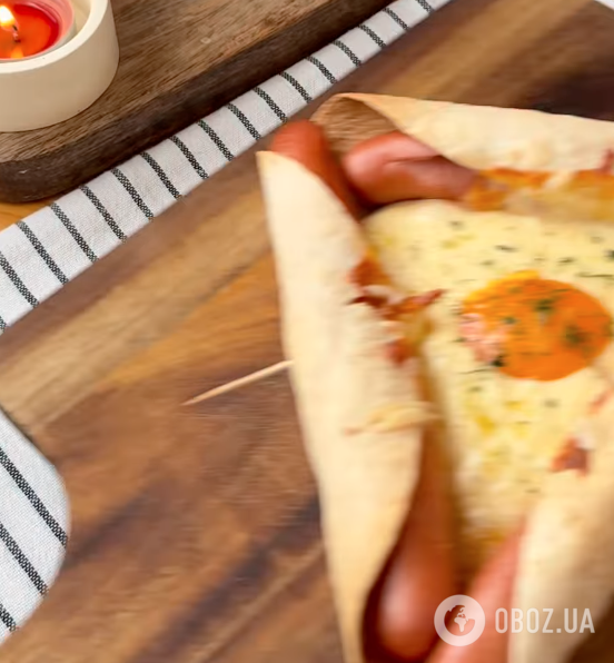 Хачапури-пицца из лаваша, с сыром и желтком за 5 минут: самый простой рецепт сытного блюда