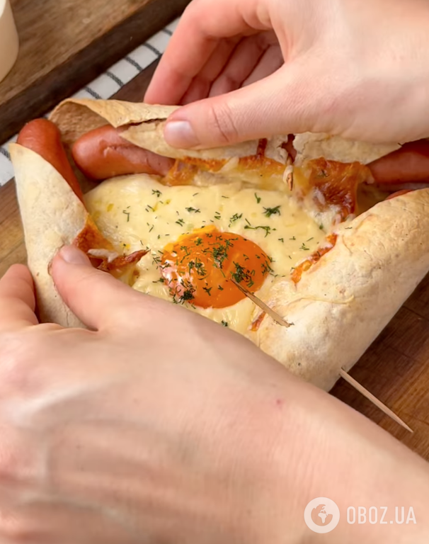 Хачапури-пицца из лаваша, с сыром и желтком за 5 минут: самый простой рецепт сытного блюда